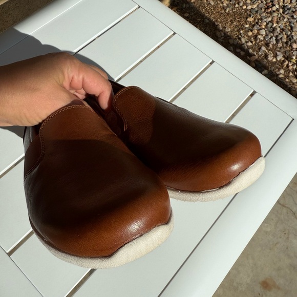 Vionic Tan Leather Slip-On Loafers size 7.5 - Picture 7 of 13